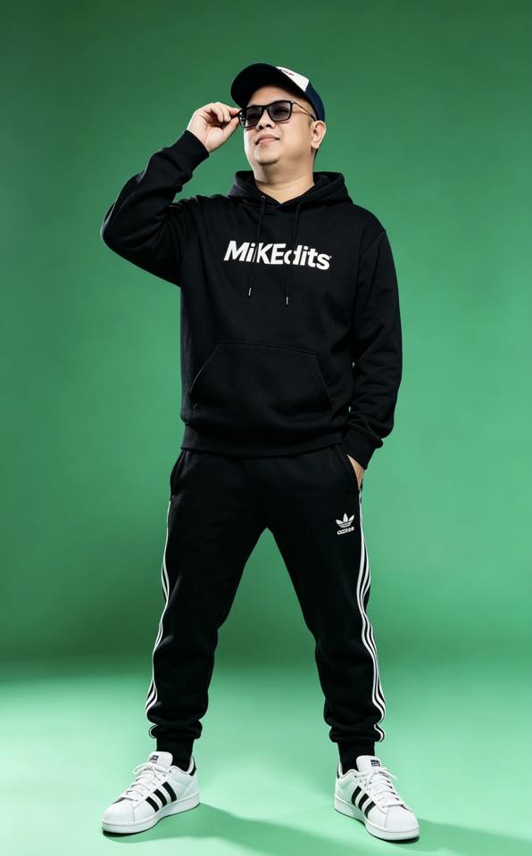 Compressed young man pose, add round black sunglasses and a baseball cap, with the left hand adjusti