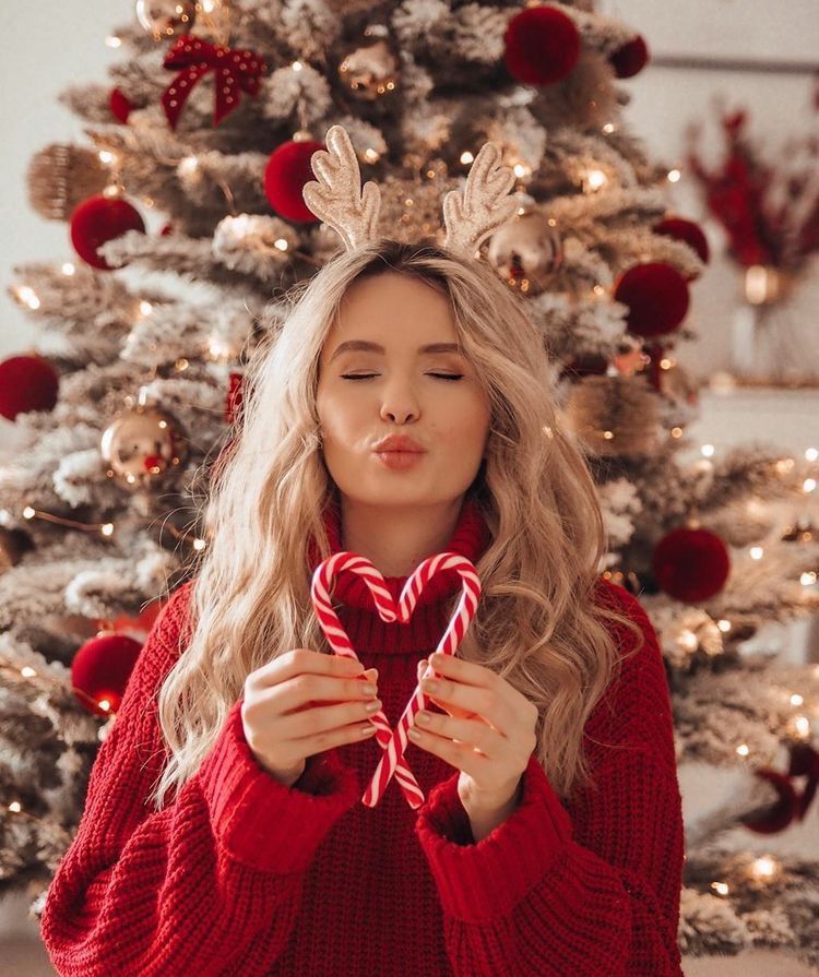 TASK: Recreate this exact Christmas image using the face from the REFERENCE IMAG — Google Gemini AI Image Prompt