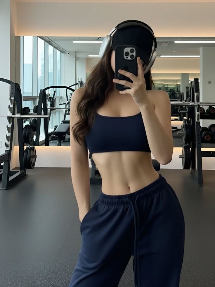 ultra photorealistic mirror selfie of a young fit woman in a modern luxury gym,  — Google Gemini AI Image Prompt