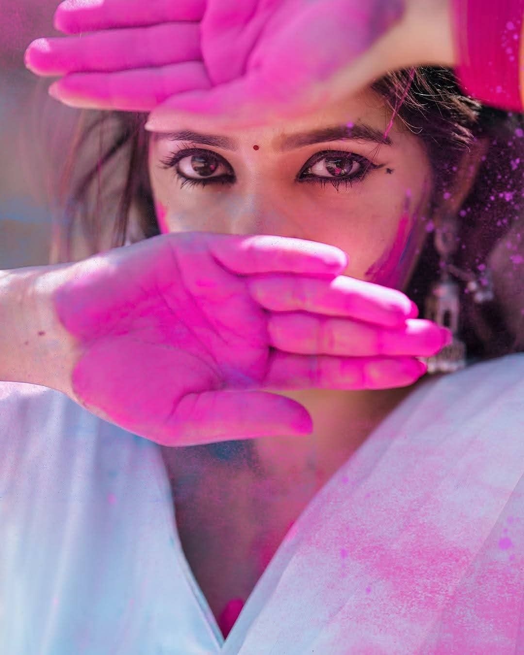 Use the exact face, skin tone, and eyes from the uploaded reference image. Keep  — Google Gemini AI Image Prompt