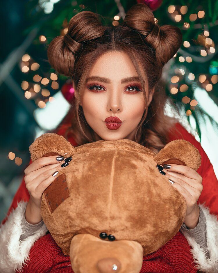 TASK: Recreate this exact cute Christmas teddy bear image using the face from th — Google Gemini AI Image Prompt